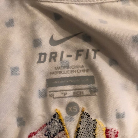 White nike dry fit shirt with square details - Picture 3 of 4